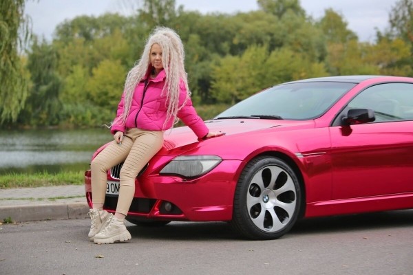 Минская «Барби» на розовом BMW 6-series: «Плёнка обошлась в $1 000, и я ждала её месяц»