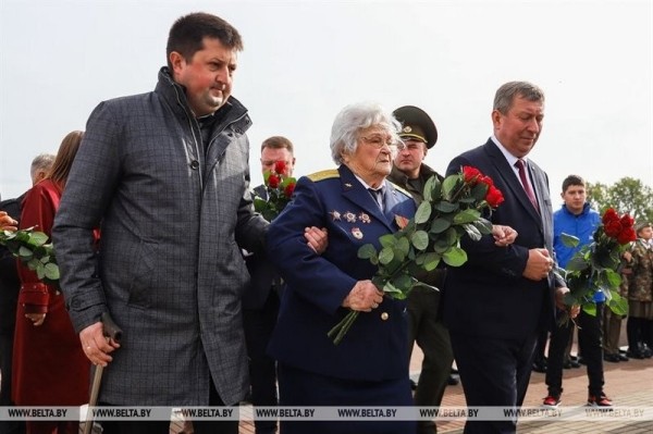 Единственная ныне живущая в мире женщина-штурман пикирующего бомбардировщика ПЕ-2 посещает Брест