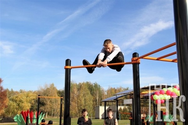 Воркаут-площадку открыли в Беловежском