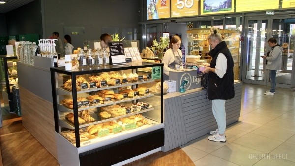 Будешь булочку? Еще бы! Брестская сеть пекарен-кондитерских предлагает вкуснейшую выпечку собственного производства, перед которой невозможно устоять Будешь булочку? Еще бы! Брестская сеть пекарен-кондитерских предлагает вкуснейшую выпечку собственного производства, перед которой невозможно устоять