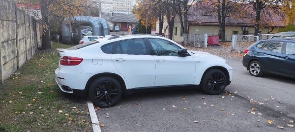 Белорус поставил BMW X6 на комиссию: «Накатали 250 км — и сломали!». Автохаус: «Клиент хочет конфликта»