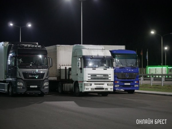 Автоперевозчики ЕС могут оформить с 10 октября разрешение на перевозку грузов по Беларуси