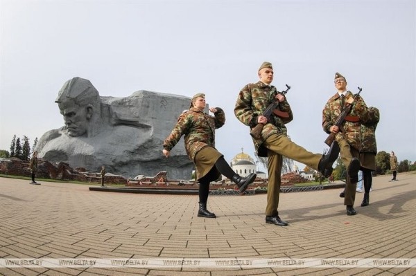 Единственная ныне живущая в мире женщина-штурман пикирующего бомбардировщика ПЕ-2 посещает Брест