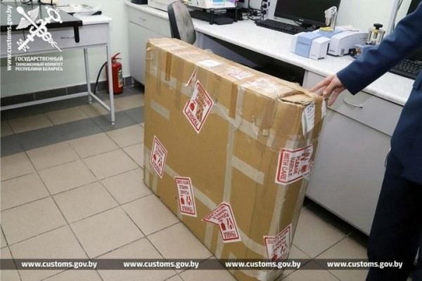 Старинные гравюры пытались ввезти в Беларусь под видом постеров