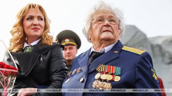 Единственная ныне живущая в мире женщина-штурман пикирующего бомбардировщика ПЕ-2 посещает Брест