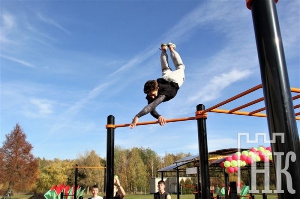 Воркаут-площадку открыли в Беловежском