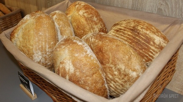 Будешь булочку? Еще бы! Брестская сеть пекарен-кондитерских предлагает вкуснейшую выпечку собственного производства, перед которой невозможно устоять Будешь булочку? Еще бы! Брестская сеть пекарен-кондитерских предлагает вкуснейшую выпечку собственного производства, перед которой невозможно устоять