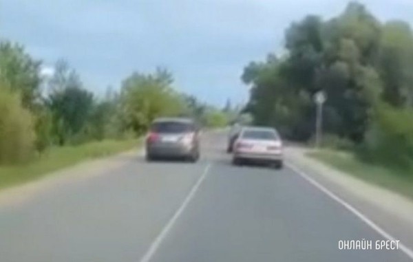 Читатель: Кто-то куда-то сильно спешил... Водители, соблюдайте ПДД! Ведь вы на дорогах не одни!
Читатель: Кто-то куда-то сильно спешил... Водители, соблюдайте ПДД! Ведь вы на дорогах не одни!