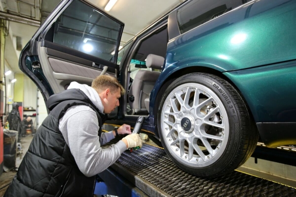 «Дедушка никого к машине не подпускал». История Audi A6 (С4), которая в семье белорусов уже 15 лет