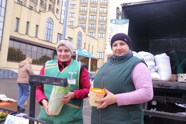 В Бресте прошли сельскохозяйственные ярмарки. Что покупают посетители? В Бресте прошли сельскохозяйственные ярмарки. Что покупают посетители?