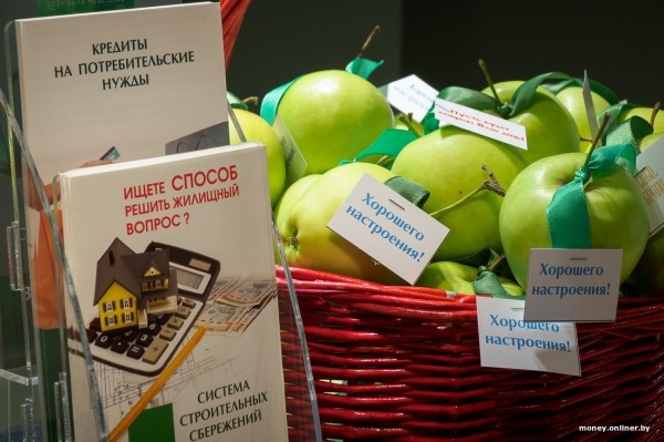 Банки снижают проценты по депозитам — клиенты снимают деньги и жалуются, что получили меньше положенного Банки снижают проценты по депозитам — клиенты снимают деньги и жалуются, что получили меньше положенного