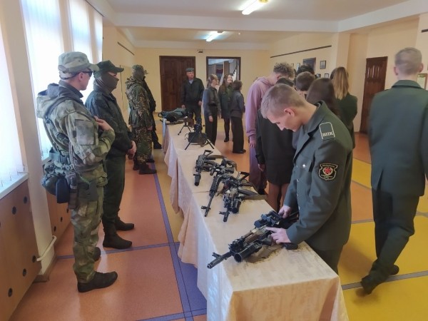 В Бресте проведена рекламно-агитационная работа с выпускными классами из 13 учреждений общего среднего образования города Бреста
В Бресте проведена рекламно-агитационная работа с выпускными классами из 13 учреждений общего среднего образования города Бреста