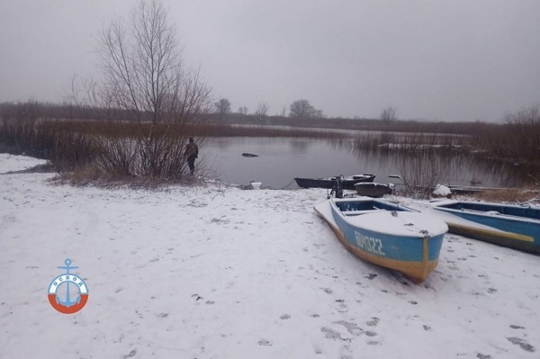 В Беларуси автомобиль вместе с водителем съехал в Припять, его нашли спустя два дня В Беларуси автомобиль вместе с водителем съехал в Припять, его нашли спустя два дня