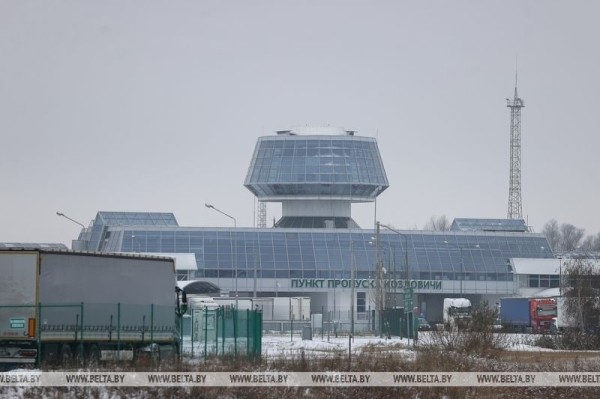 Около 350 грузовиков ожидают своей очереди на выезд из Беларуси в пункте пропуска «Козловичи»