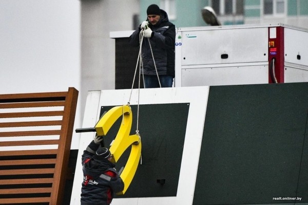 Прощаемся с McDonald's. В Беларуси на зданиях ресторанов быстрого питания начали демонтировать вывески Прощаемся с McDonald's. В Беларуси на зданиях ресторанов быстрого питания начали демонтировать вывески