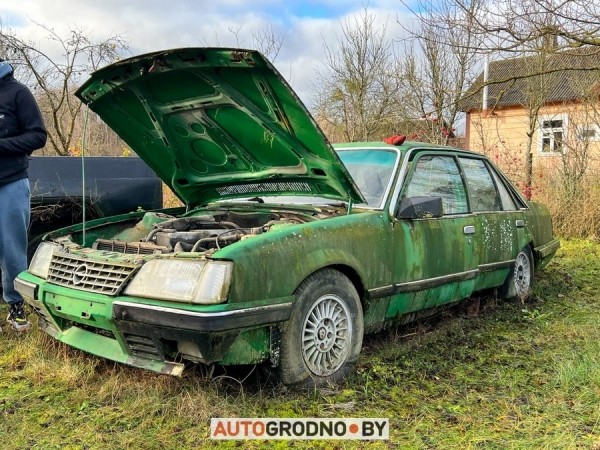 В Беларуси редкий Opel 10 лет врастал в землю и покрылся мхом. Но все равно машину купили