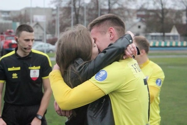 Предложение прямо на поле: чем закончилась футбольная история любви?