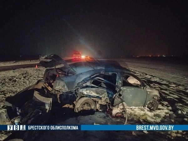 Страшное ДТП произошло в Брестской области: один погибший, четверо пострадавших Страшное ДТП произошло в Брестской области: один погибший, четверо пострадавших