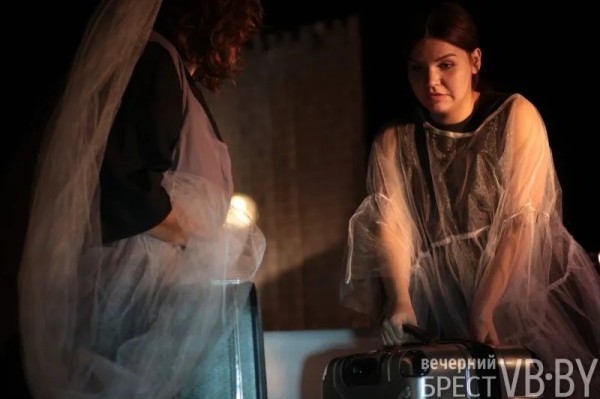 Как не выйти замуж? Инструкцию, как остаться старой девой, показали в Брестском театре кукол