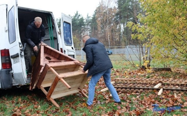 В Барановичах установили первые домики для бездомных котов