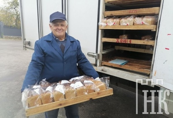 Хлебный фургон проезжает не менее 160 км до потребителя. Водитель из Брестской области рассказал о своей работе