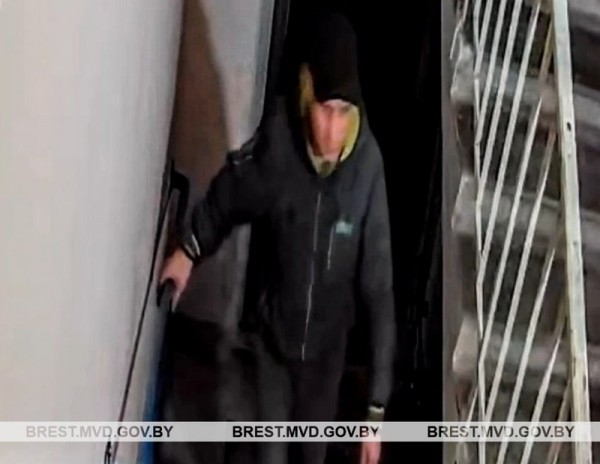 В Бресте милиция устанавливает личности мужчин, которые находились в подъезде дома по ул.Московской