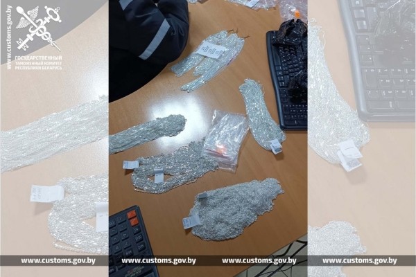 Водитель автобуса из Польши спрятал 380 изделий из серебра - в Бресте нашли