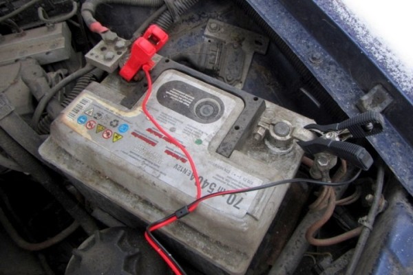 Села батарейка… Как «прикурить», завести с толкача и как вообще до этого не доводить