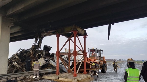 Ремонт поврежденного путепровода на трассе М1 в Кобринском районе начнут в январе Ремонт поврежденного путепровода на трассе М1 в Кобринском районе начнут в январе