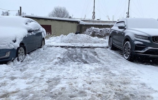 И приедет трактор... Что делать с автомобилями, которые мешают уборке снега во дворах многоэтажек? И приедет трактор... Что делать с автомобилями, которые мешают уборке снега во дворах многоэтажек?