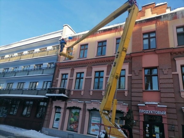 Коммунальные службы в Бресте продолжают трудиться в усиленном режиме после обильного снегопада Коммунальные службы в Бресте продолжают трудиться в усиленном режиме после обильного снегопада