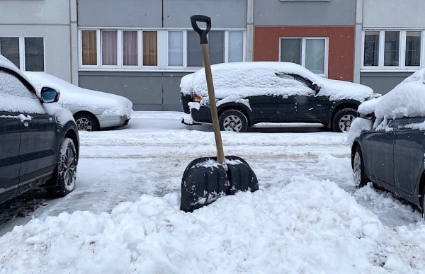 И приедет трактор... Что делать с автомобилями, которые мешают уборке снега во дворах многоэтажек? И приедет трактор... Что делать с автомобилями, которые мешают уборке снега во дворах многоэтажек?