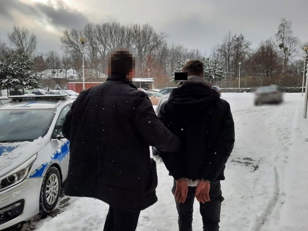 В Варшаве белорусы попали в ДТП. Водитель и пассажир вышли из машины и поменялись местами. Но это зафиксировала камера В Варшаве белорусы попали в ДТП. Водитель и пассажир вышли из машины и поменялись местами. Но это зафиксировала камера