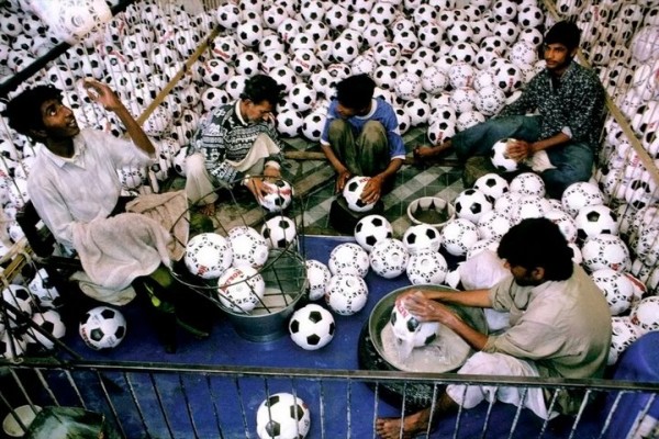 Где производят большинство футбольных мячей в мире? Где производят большинство футбольных мячей в мире?