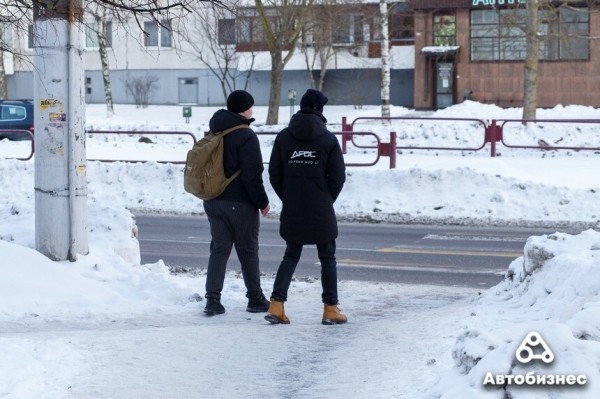 «Ходят по переходам как лоси по трассе». Почему конфликтуют водители и пешеходы?