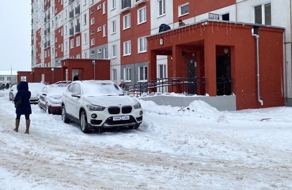 И приедет трактор... Что делать с автомобилями, которые мешают уборке снега во дворах многоэтажек? И приедет трактор... Что делать с автомобилями, которые мешают уборке снега во дворах многоэтажек?