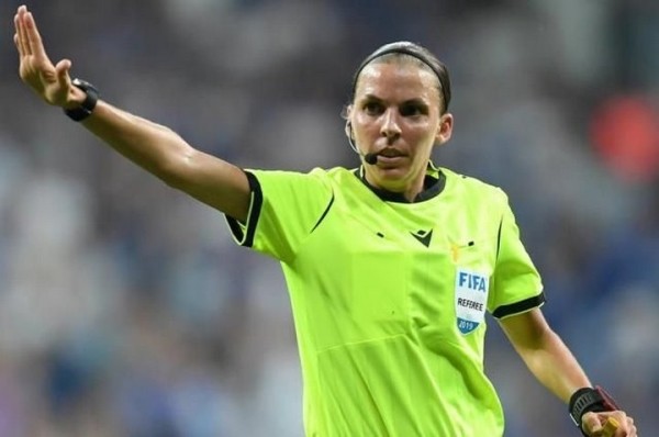 Что известно о первой женщине-судье, обслужившей мужской футбольный матч? Что известно о первой женщине-судье, обслужившей мужской футбольный матч?