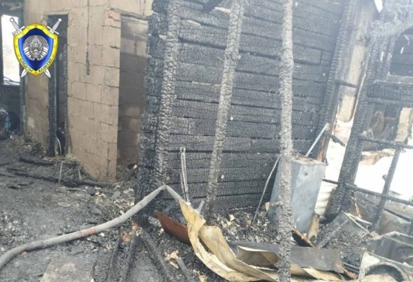 Ужасная трагедия в Гомельской области: на пожаре погибли муж, жена и 10-летняя дочь Ужасная трагедия в Гомельской области: на пожаре погибли муж, жена и 10-летняя дочь