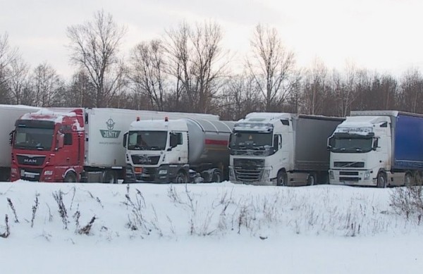 На границе фуры ходят хмуро&hellip; Ситуация с трансграничными автоперевозками все больше накаляет отношения в среде перевозчиков