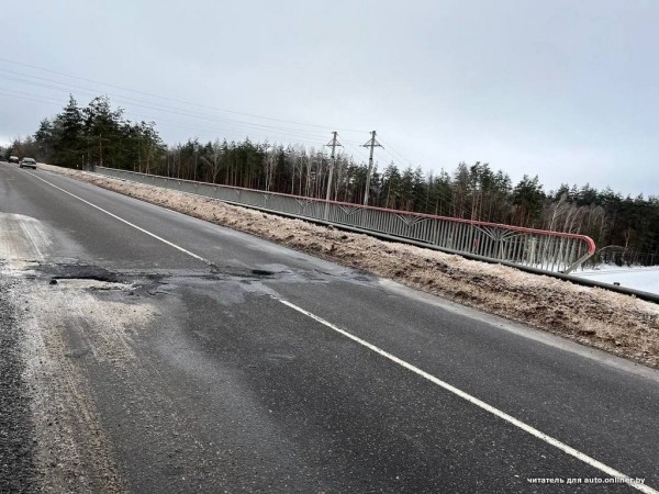 «Каско ни у кого нет». Несколько машин влетело в ямы: кто теперь будет оплачивать ремонт?