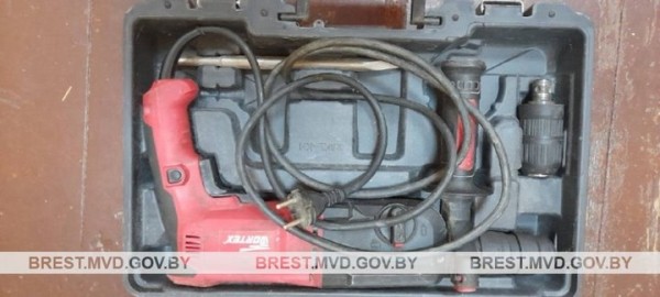 Житель Брестской области остался недоволен зарплатой и похитил перфоратор