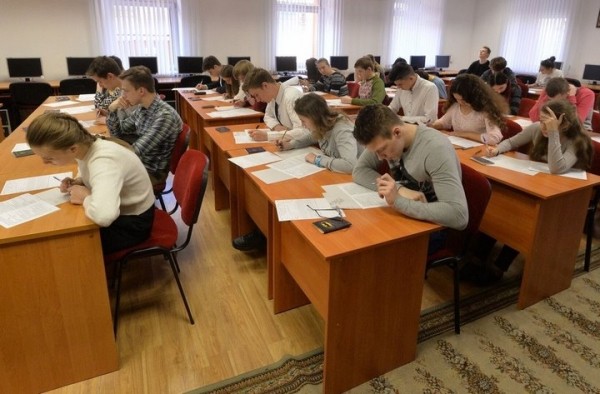В Минобразования рассказали, насколько сложным будет централизованный экзамен