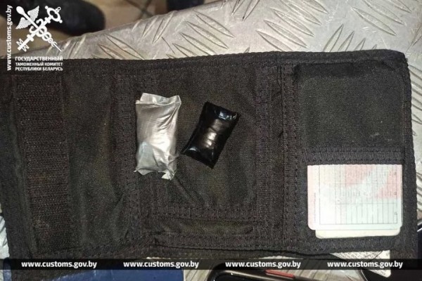 Пассажир автобуса вез из Польши в кошельке гашиш и кокаин: уроженец Кобрина заключен под стражу Пассажир автобуса вез из Польши в кошельке гашиш и кокаин: уроженец Кобрина заключен под стражу