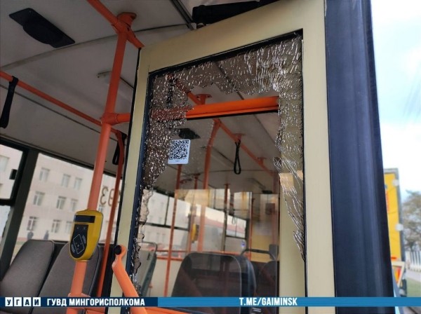 В Минске кабину троллейбуса смяло после столкновения с грузовиком