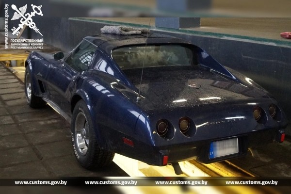 На границе с Литвой задержали Chevrolet Corvette 1976 года выпуска. Причина – 73 кг гашиша за фальшстенкой На границе с Литвой задержали Chevrolet Corvette 1976 года выпуска. Причина – 73 кг гашиша за фальшстенкой