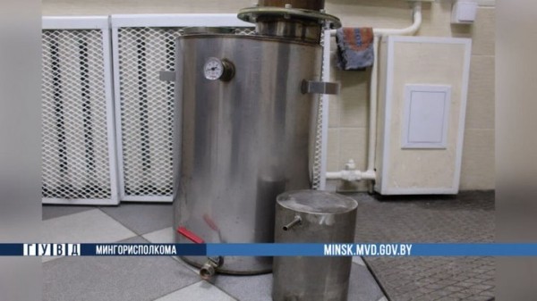 Белорус варил самогон в квартире Белорус варил самогон в квартире