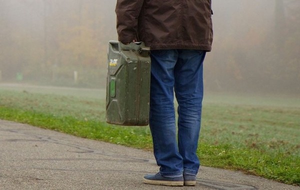 Водитель предприятия присвоил более 2 тысяч литров топлива. Его осудили Водитель предприятия присвоил более 2 тысяч литров топлива. Его осудили