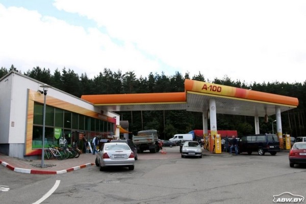 От «проще взять ссобойку» до «заезжаю регулярно». Что водители думают о еде на АЗС?