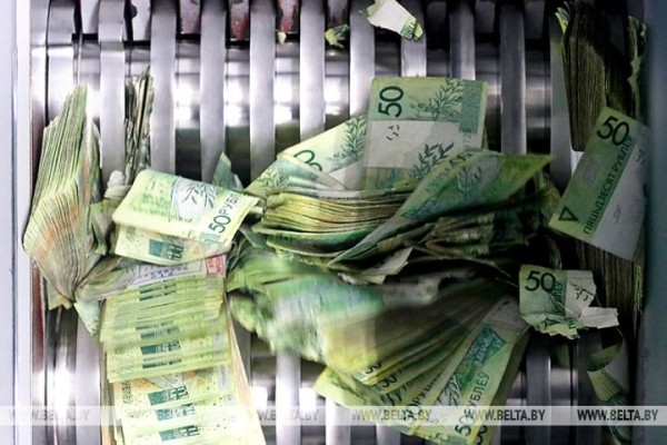 У белорусов спросили, на что они потратили бы миллион рублей У белорусов спросили, на что они потратили бы миллион рублей