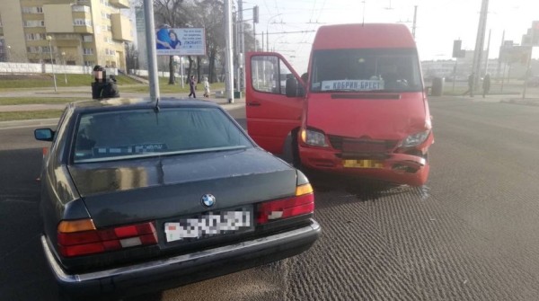Маршрутка с пассажирами попала в ДТП в Бресте